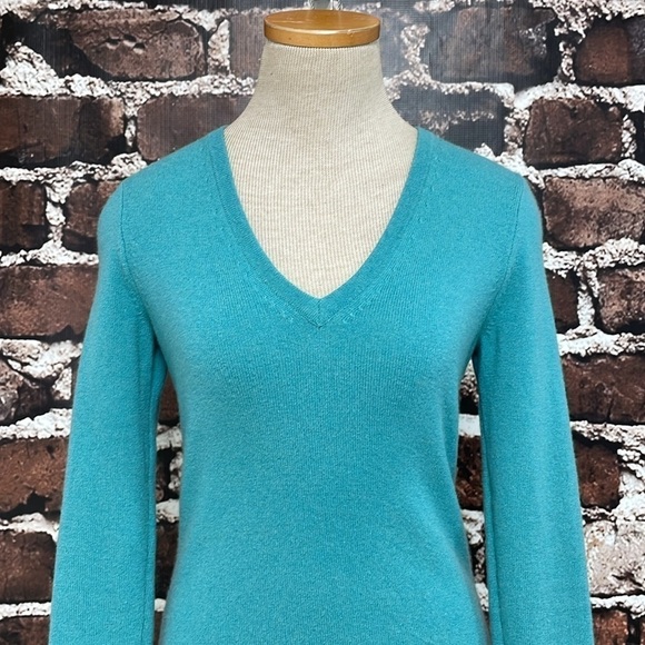McDuff Essentials Sweater Women's XS Small Blue V-Neck Cashmere Pullover - Picture 7 of 13